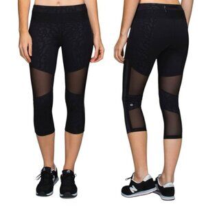 Lululemon Mesh With Me Crop Size 4 Animal Swirl Embossed Black Camo